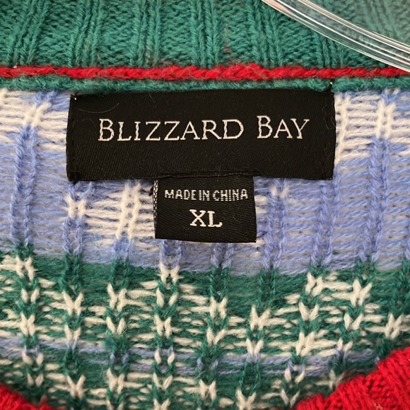 Buzzard Bay Men’s Christmas Shark Sweater - Picture 2 of 8